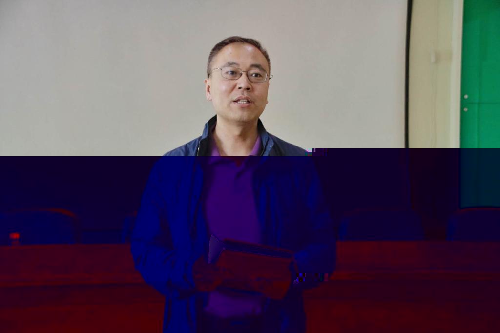 王傲雪院長主持會議并作總結講話